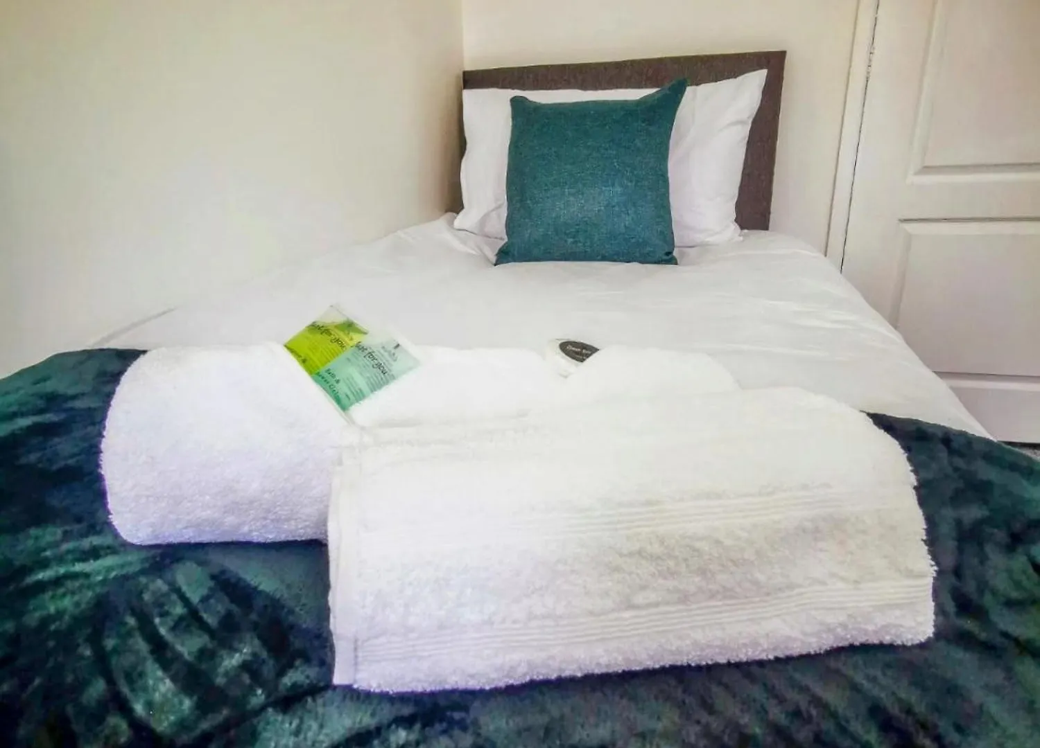 Holiday home No 7 - Bright, Spacious 3 Bed Home With Parking & Wifi Huyton United Kingdom