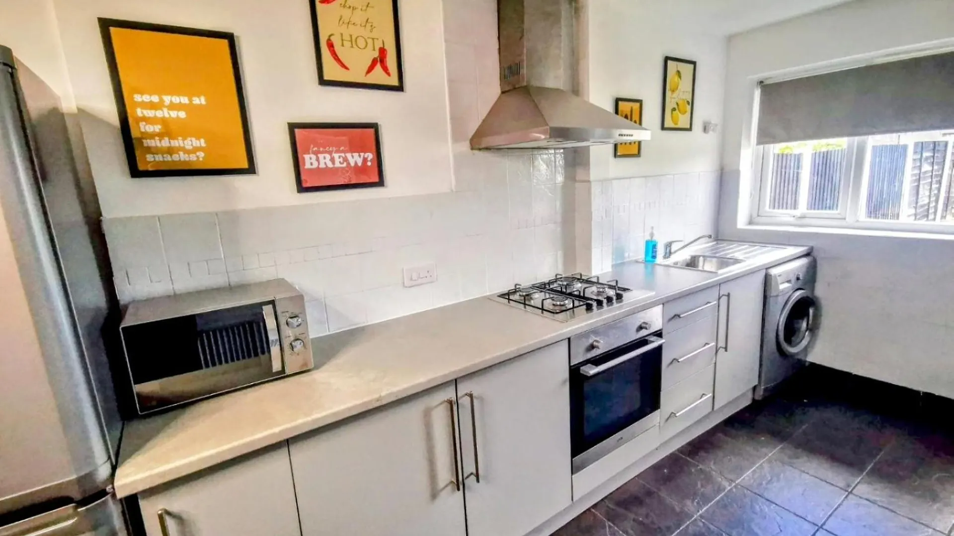 Holiday home No 7 - Bright, Spacious 3 Bed Home With Parking & Wifi Huyton