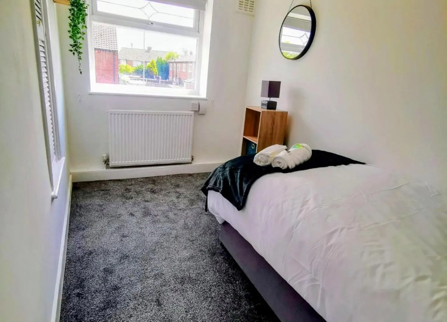 No 7 - Bright, Spacious 3 Bed Home With Parking & Wifi Huyton