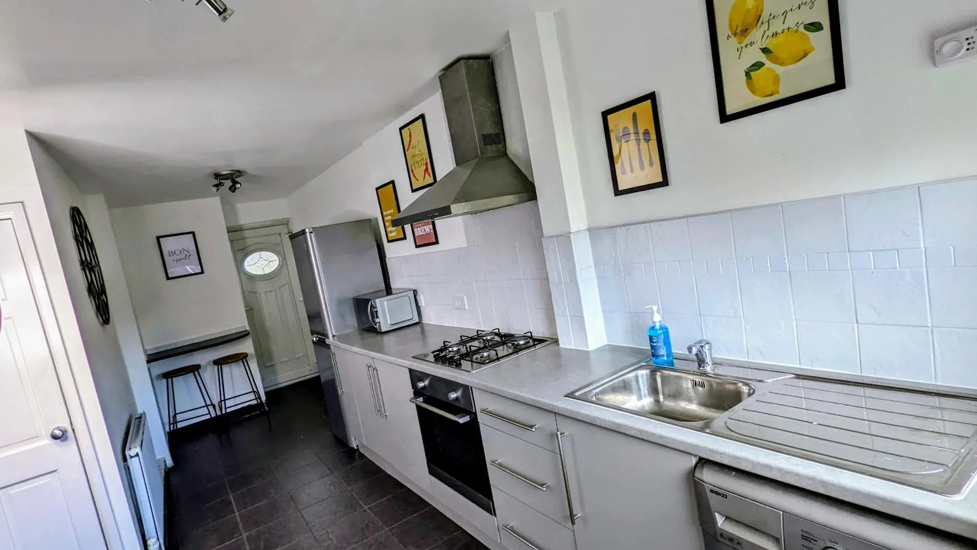 Holiday home No 7 - Bright, Spacious 3 Bed Home With Parking & Wifi Huyton